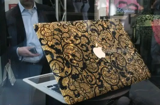 لپ تاپ Bling My Thing’s “Golden Age” MacBook Air با قیمت 26000 دلار