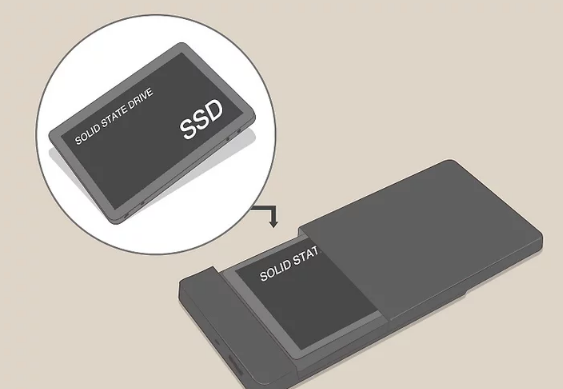 درایو SSD را در محفظه خارجی قرار دهید