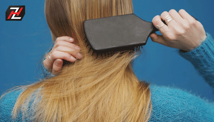  استفاده از شانه مناسب در سشوار کردن موهای نازک