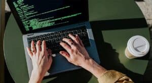 راهنما خرید بهترین سرفیس برای برنامه نویسی + معرفی 20 مدل